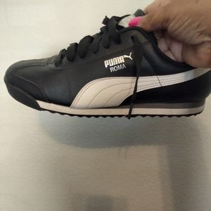 Men's athletic shoes